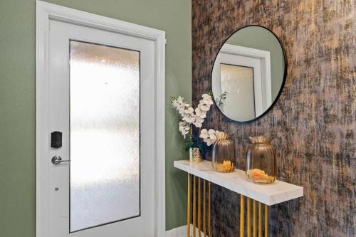 Chic 4BR Home with Mickey & Star Wars Rooms photo 6