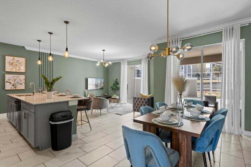 Chic 4BR Home with Mickey & Star Wars Rooms photo 11