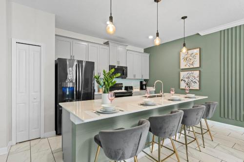 Chic 4BR Home with Mickey & Star Wars Rooms photo 13