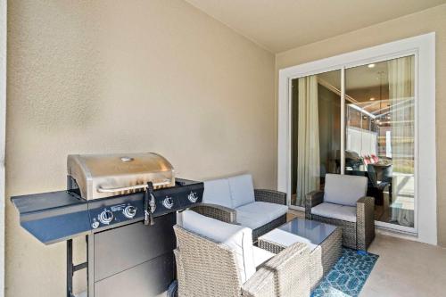 Chic 4BR Home with Mickey & Star Wars Rooms photo 18
