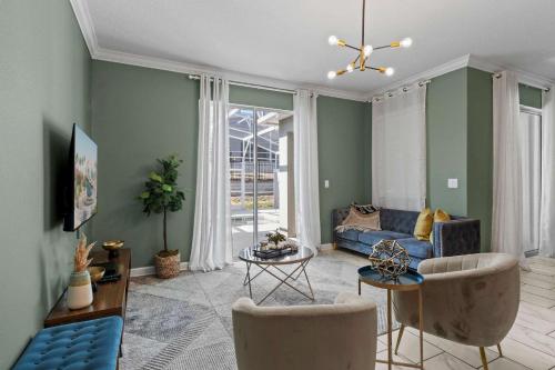 Chic 4BR Home with Mickey & Star Wars Rooms photo 17