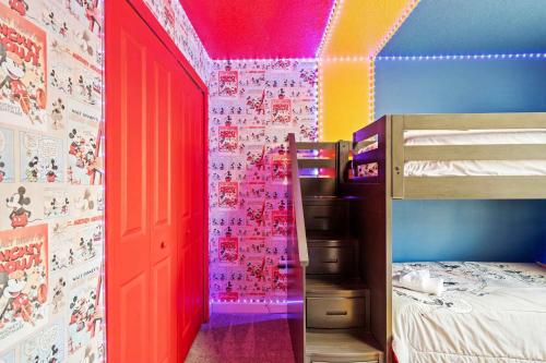 Chic 4BR Home with Mickey & Star Wars Rooms photo 27