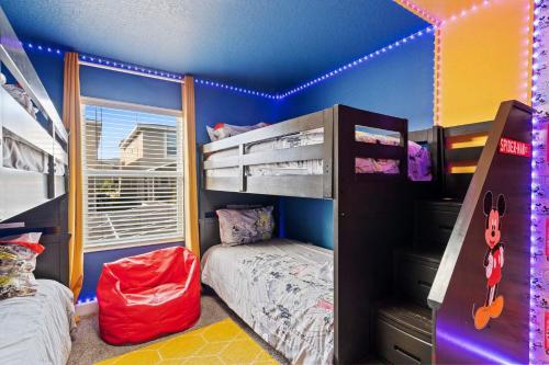 Chic 4BR Home with Mickey & Star Wars Rooms photo 26