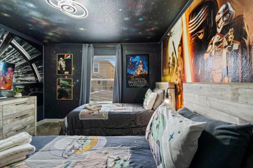 Chic 4BR Home with Mickey & Star Wars Rooms photo 32