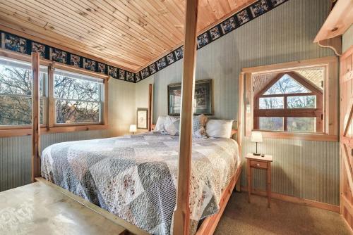 Postel nebo postele na pokoji v ubytování Pigeon Forge View 2 King Bed WiFi Hot Tub