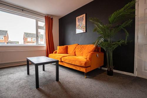 Istumisnurk majutusasutuses Spacious 4-Bed House with Parking Near City Centre