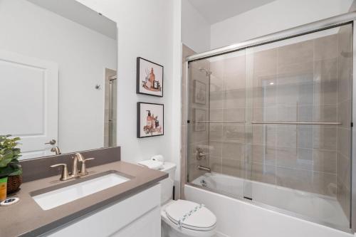 Chic 5Bed Retreat, Perfect for Family Getaway photo 9