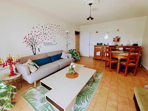 Photo de la galerie de l'établissement 2 bedroom flat with terrasse, car-park AC Nice Ouest, à Nice