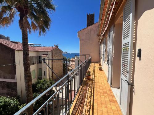 Belle-epoque apartment ,3bedrooms with sea view by Welcome to Cannes