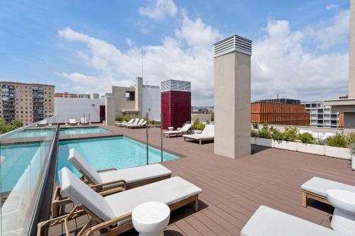 Monthly 32 Nights 1BR Pools Parking