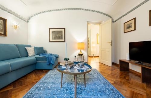 Lungarno Vespucci Apartment by Charming Italy Tour