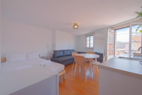 Alfama Historial I River View by Homing