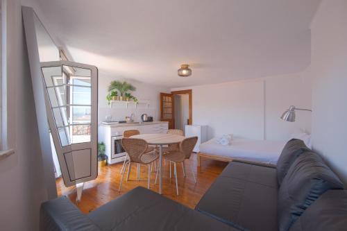Alfama Historial I River View by Homing