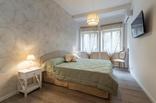 Vatican Shabby apartment double bedrooms