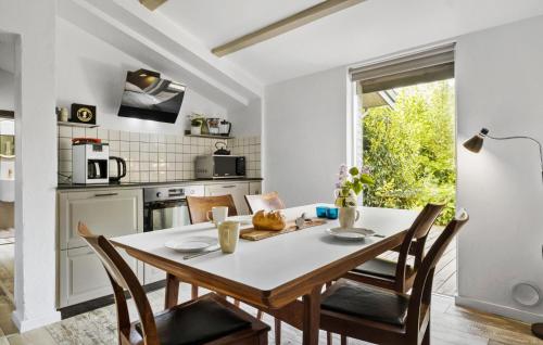Η κουζίνα ή μικρή κουζίνα στο 2 Bedroom Nice Home In Nykøbing Sj