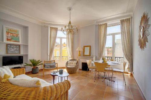 Lumineux 2 chambres, CARRE D'OR-COEUR DE CANNES A2B196