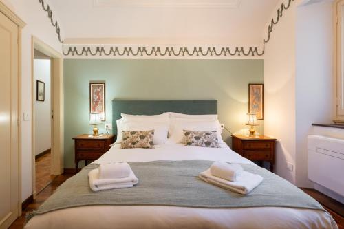 Lungarno Vespucci Apartment by Charming Italy Tour