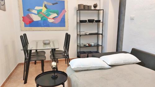 a living room with a couch and a table and chairs at Casa Olmedina in Olmedo
