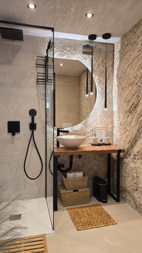 Hidden Gem holiday home with pool