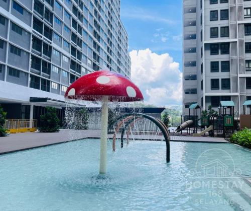 Bazén v ubytování Lavender Homestay - 168 Park Mall Selayang nebo v jeho okolí