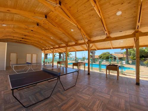 Bazén v ubytování Resort Riu Tai nebo v jeho okolí