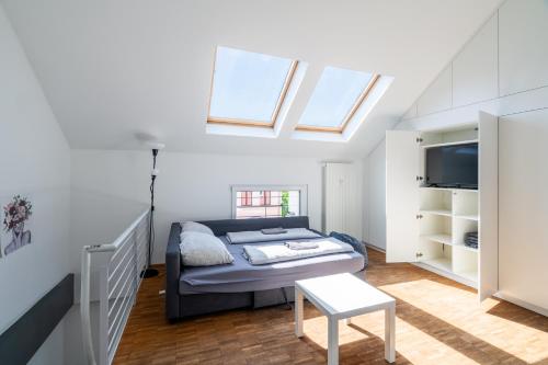 a bedroom with a bed and a skylight at Top-Lage - Top-Wohnung in Leipzig