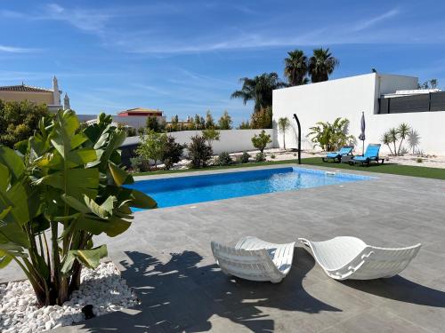 Bazén v ubytování Quinta Ria Formosa nebo v jeho okolí