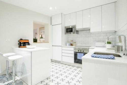 Refurbished spacious 2BD 2BTH - Malasaña