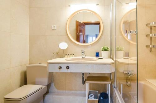 Refurbished spacious 2BD 2BTH - Malasaña