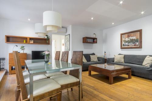 Bright Spacious 2BD - City center