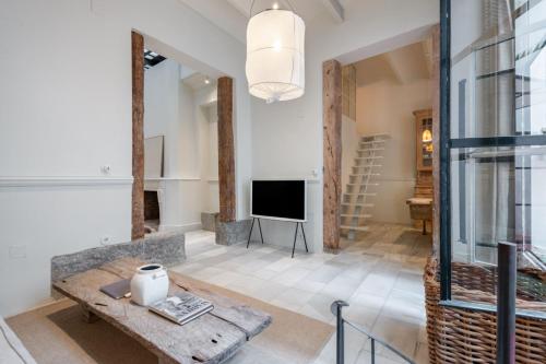 Exclusive Refurbished-3Bedrooms 2Baths-Malasaña