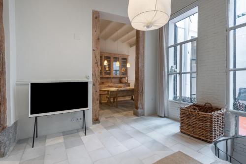 Exclusive Refurbished-3Bedrooms 2Baths-Malasaña