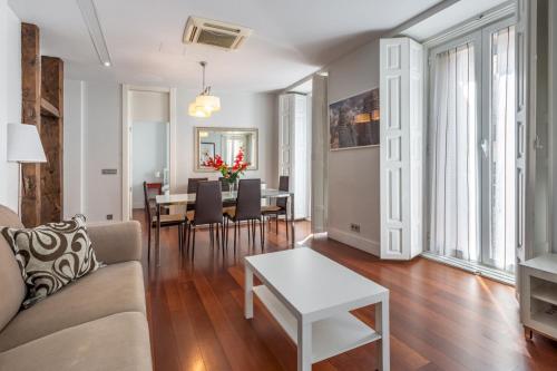 Modern with 7 balconies - 3 Beds 2B - Plaza Mayor