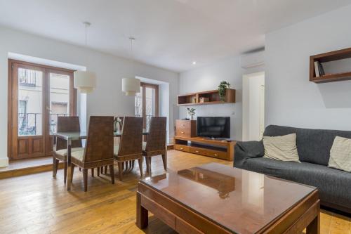 Bright Spacious 2BD - City center