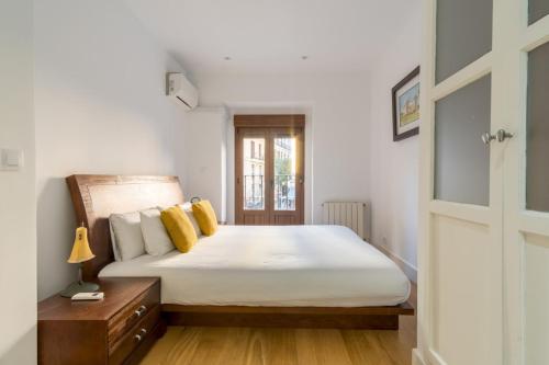 Bright Spacious 2BD - City center