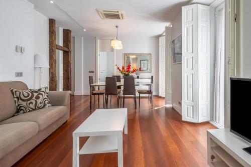 Modern with 7 balconies - 3 Beds 2B - Plaza Mayor