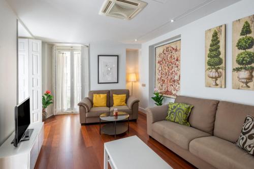 Modern with 7 balconies - 3 Beds 2B - Plaza Mayor