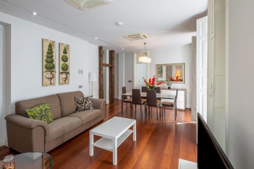 Modern with 7 balconies - 3 Beds 2B - Plaza Mayor