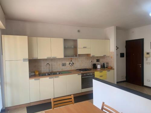 Η κουζίνα ή μικρή κουζίνα στο The Superior Apartment