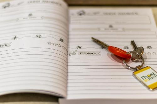 an open book with a pair of keys on it at Casa Mìmì in Rieti