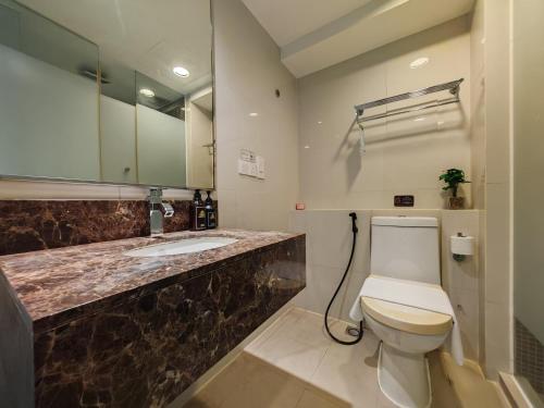 Bilik mandi di Meetsuite at Ming Garden Residence