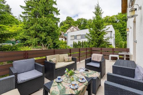 Χώρος καθιστικού στο BNB Grand Forest Escape