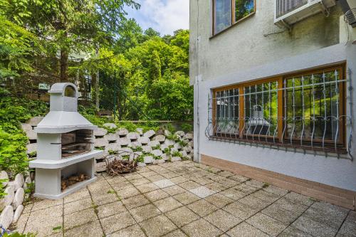 Κήπος έξω από το BNB Grand Forest Escape