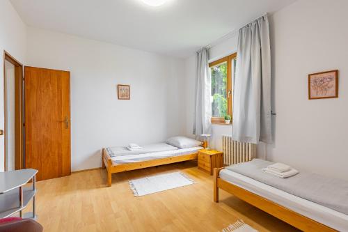 Ένα ή περισσότερα κρεβάτια σε δωμάτιο στο BNB Grand Forest Escape