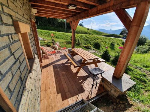 Charmant appart. au pied des pistes, proche centre, avec terrasse, casier à skis et parking - FR-1-505-106