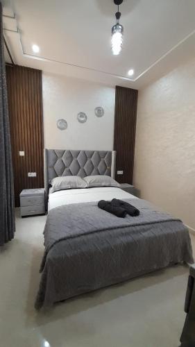 a bedroom with a large bed in a room at Azur et Atlas in Saïdia