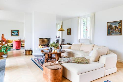 a living room with a white couch and a table at Copenhagen Denmark by the Sea Villa Solrd Strand in Solrød Strand