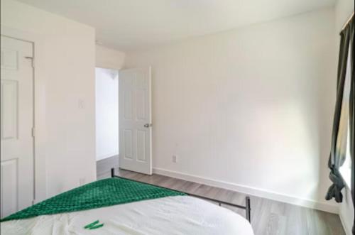 a bedroom with a bed with a green rug at The Divine 3 - Townhome with AC, WiFi in Beautiful Houston in Houston