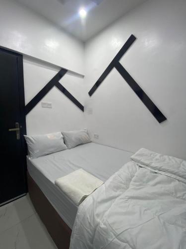 Postel nebo postele na pokoji v ubytování Homely Lodge & Apartments