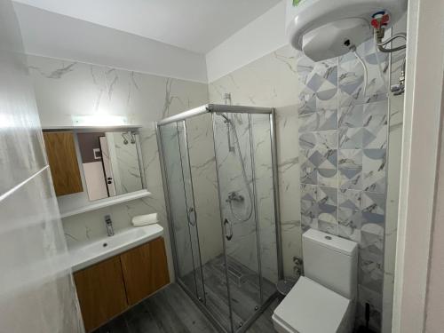 Ένα μπάνιο στο Caesar Blue Sea View Studio